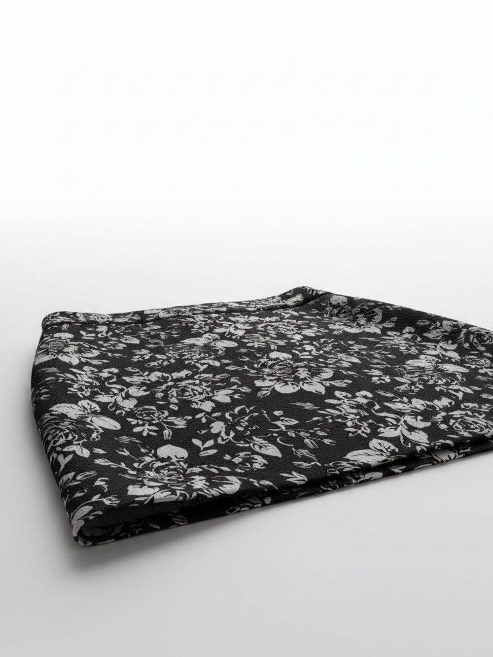 Westport Black & White Floral Skort – Size XL - Picture 2 of 8